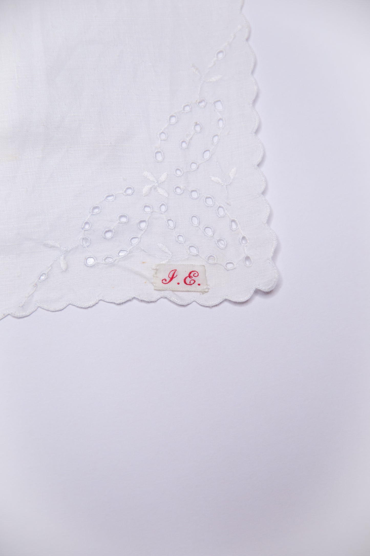 Englishcream Jar and Daisies