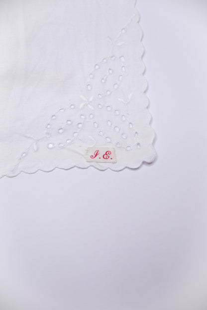 Englishcream Jar and Daisies